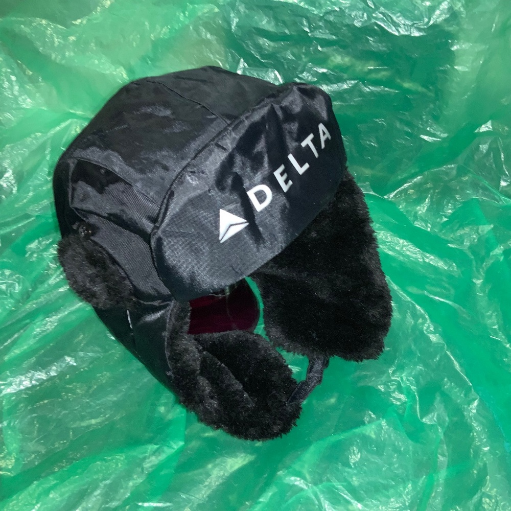 NWT Delta Airlines Classic Trapper Hat Waterproof + snap-on insulation Sz L/X